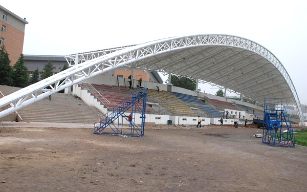 操場(chǎng)管桁架工程